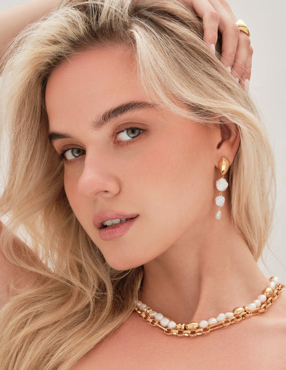 Graduated Pearl Drop Earrings In Gold