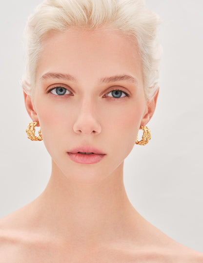 Icons Knotted Chain Hoops In Gold