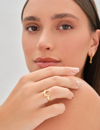 Amulet Horn Ring In Gold