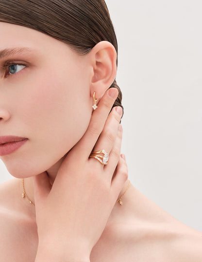 Pavé V-Shaped Cluster Ring in Gold