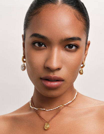 Sandstone Beaded Shell Necklace In Gold