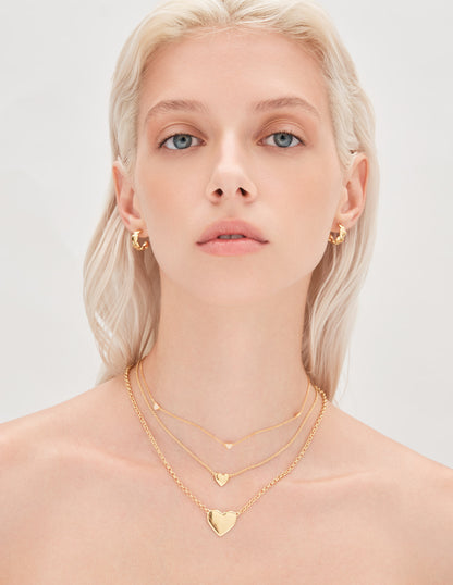 Hearts Station Necklace In Gold