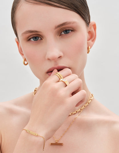 Bar Bracelet in Gold