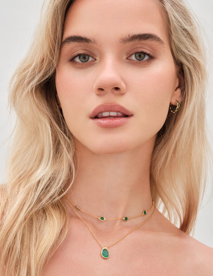 Pebble Agate Station Necklace in Gold