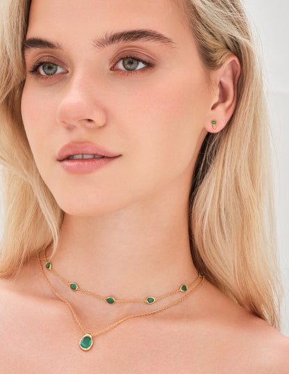Pebble Agate Station Necklace in Gold