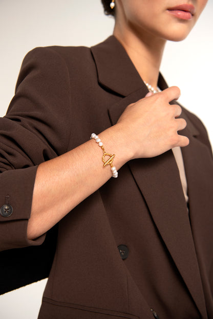 T-Bar Pearl Bracelet in Gold