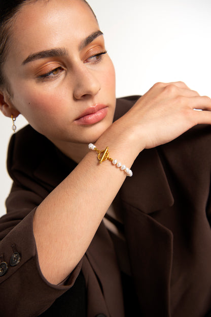 T-Bar Pearl Bracelet in Gold