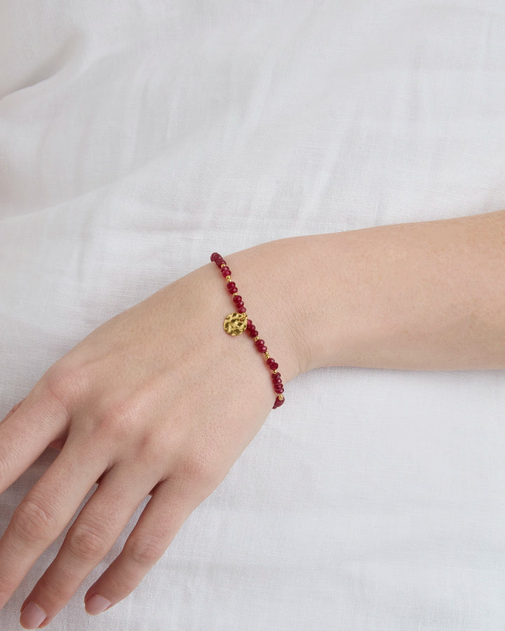 Waterproof Molten Charm Beaded Bracelet in Gold