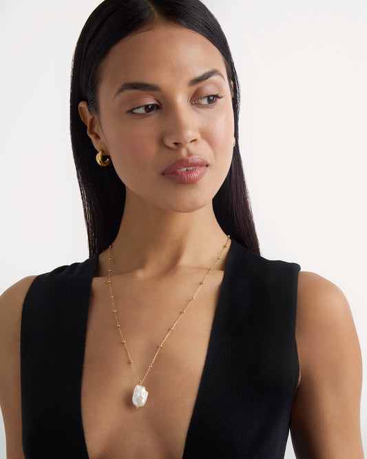 Freshwater Pearl Pendant Necklace in Gold