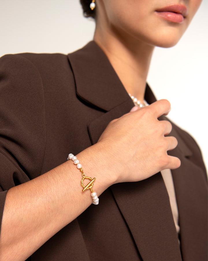 T-Bar Pearl Bracelet in Gold