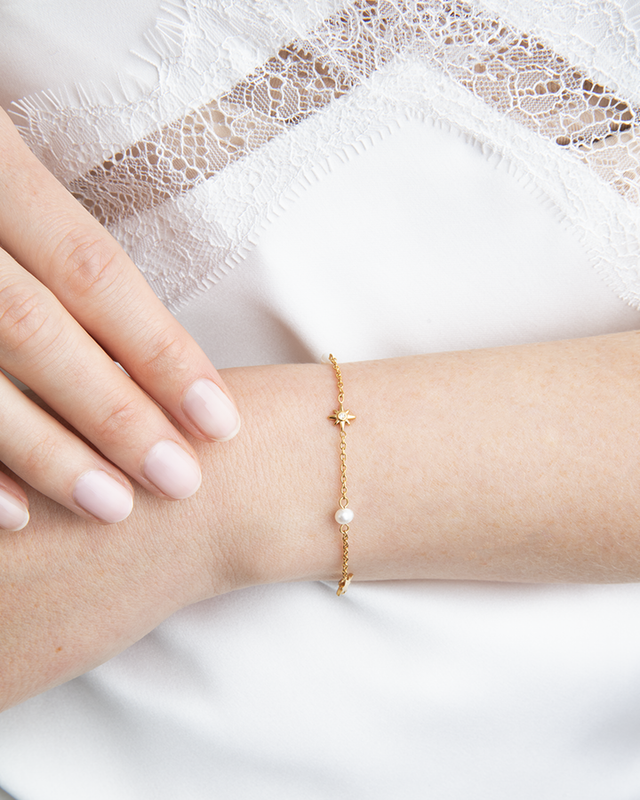 Freshwater Pearl Starburst Chain Bracelet in Gold