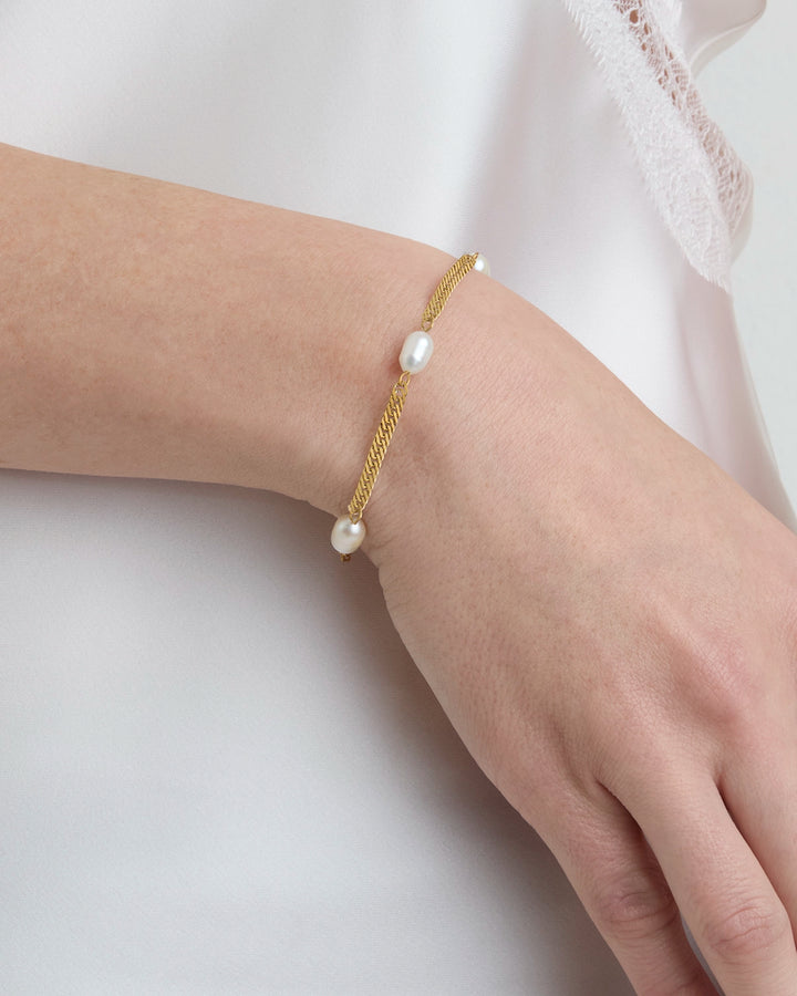 Freshwater Pearl Chain Bracelet in Gold