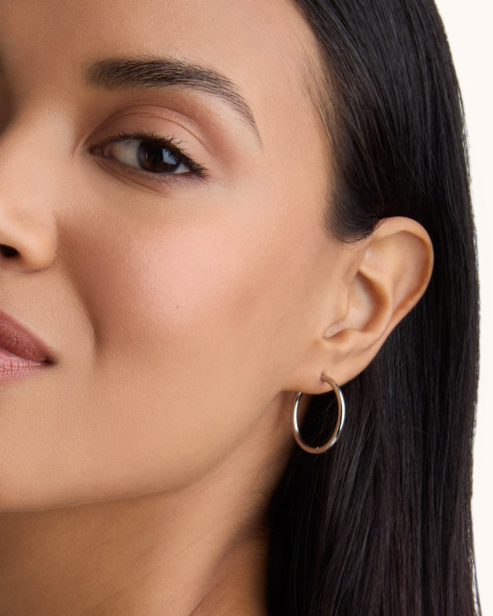 Round Seamless Huggie Hoop Earrings in Silver