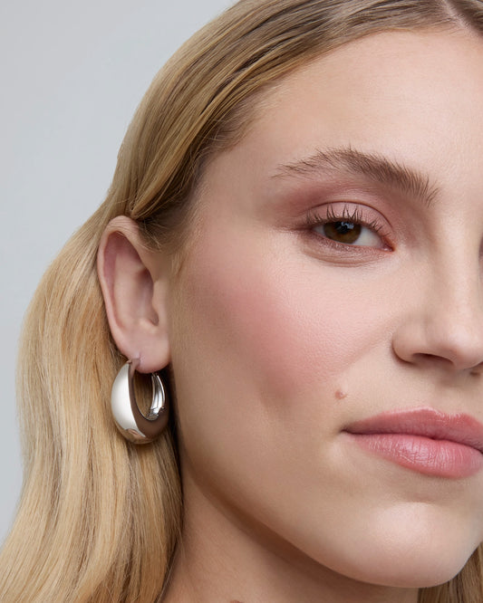 Large Oval Seamless Huggies in Silver