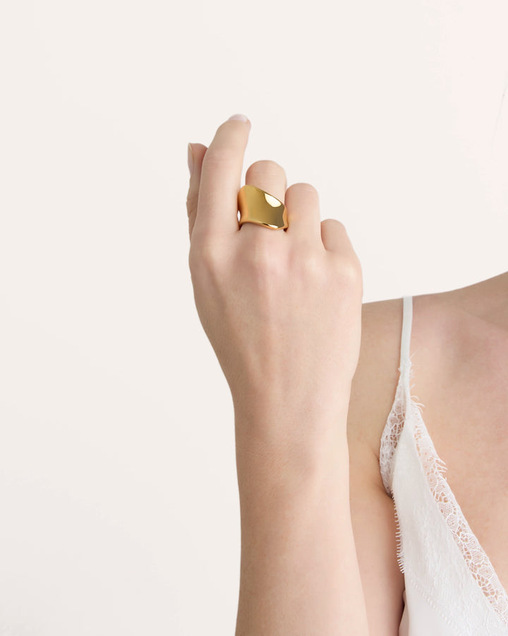 Waterproof Wavy Thick Ring in Gold
