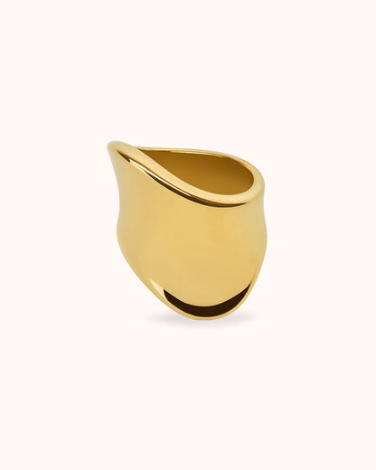 Waterproof Wavy Thick Ring in Gold