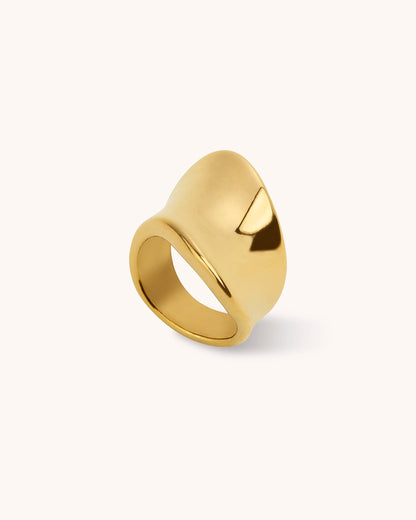 Waterproof Wavy Thick Ring in Gold