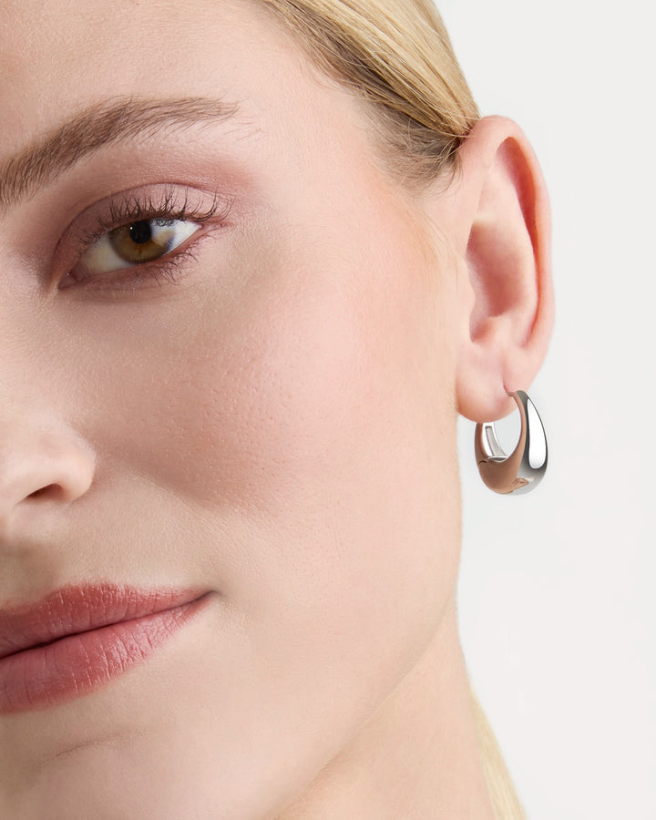 Small Circle Seamless Huggie Hoop Earrings in Silver