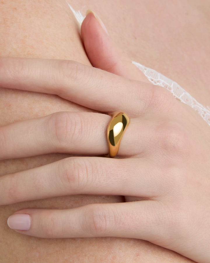 Waterproof Wavy Chunky Ring in Gold
