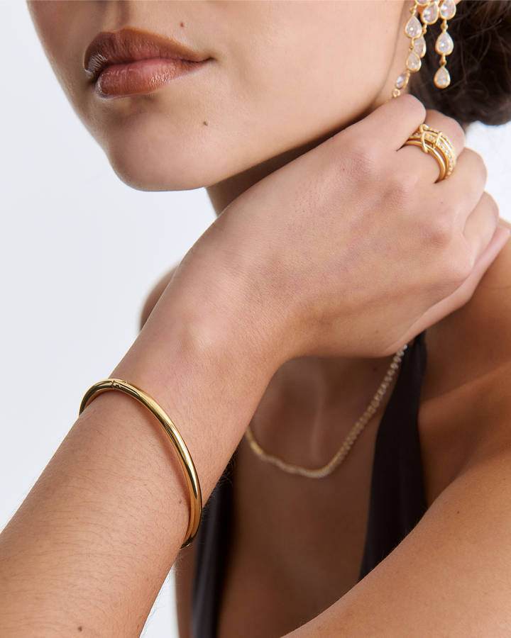 Thin Polished Bangle in Gold