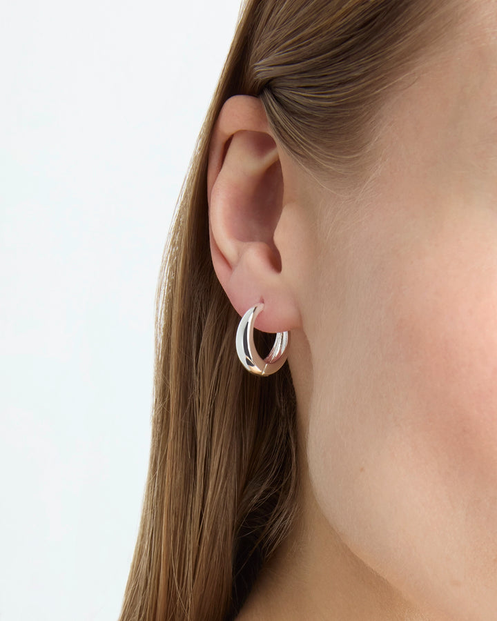 Circle Seamless Hoop Earrings in Silver