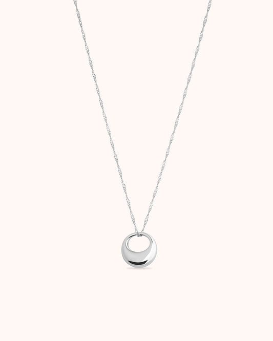 Chunky Circle Pendant Necklace in Silver