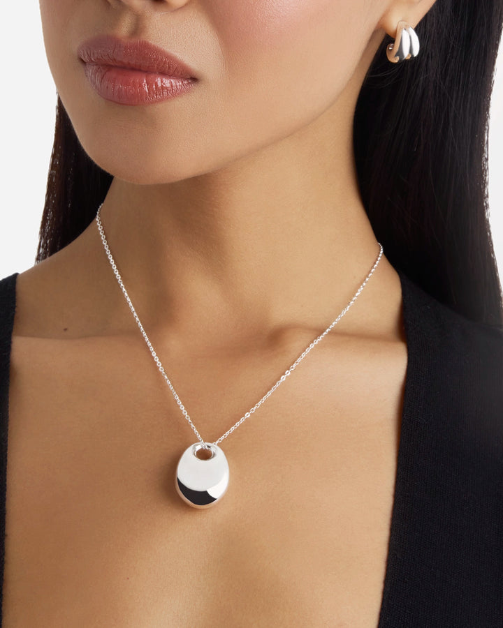 Chunky Pendant Necklace in Silver
