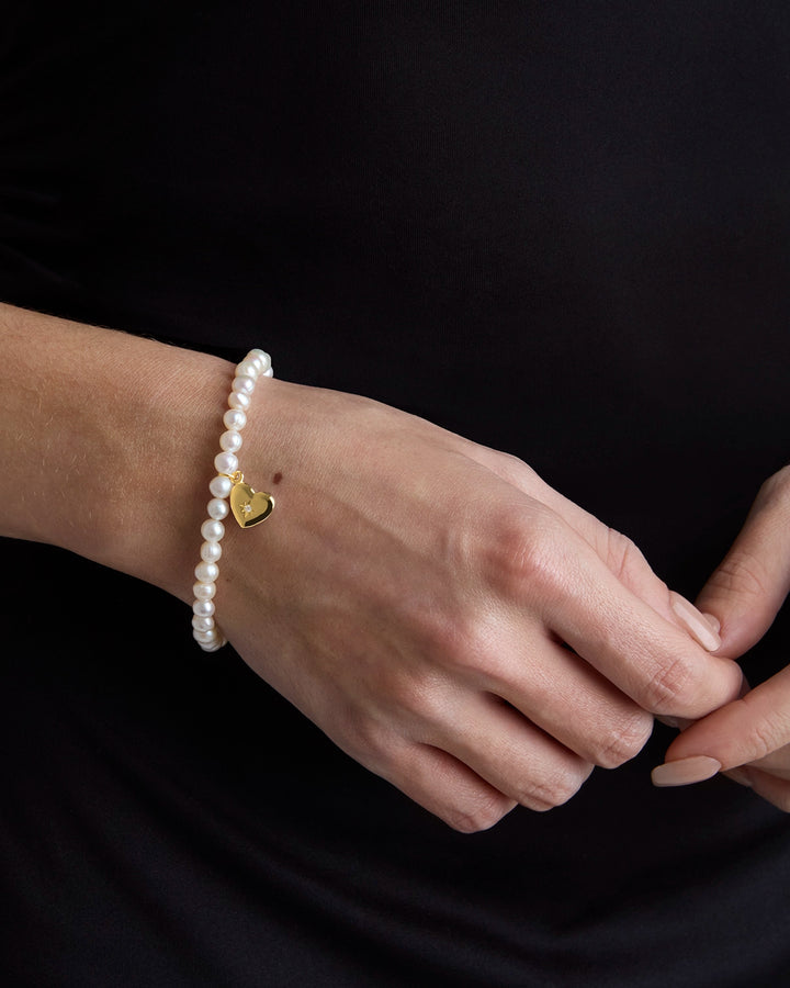 Heart Pendant Pearl Bracelet in Gold