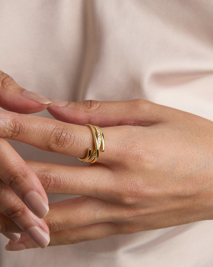 Twisted Ring Band in Gold