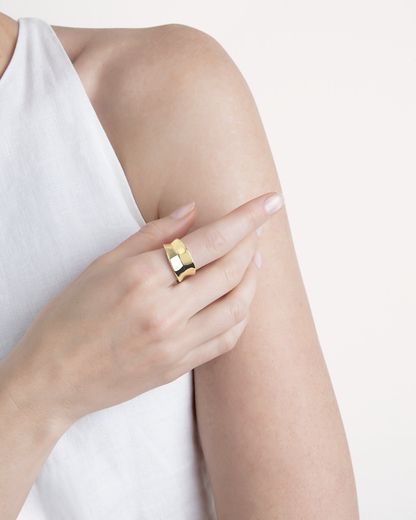 Thick Band Ring in Gold