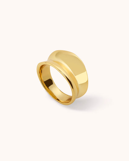 Thick Band Ring in Gold