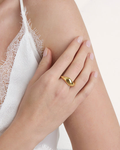 Wavy Band Ring in Gold