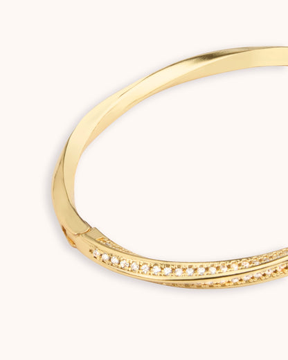 Twisted Cubic Zirconia Pavé Bangle in Gold