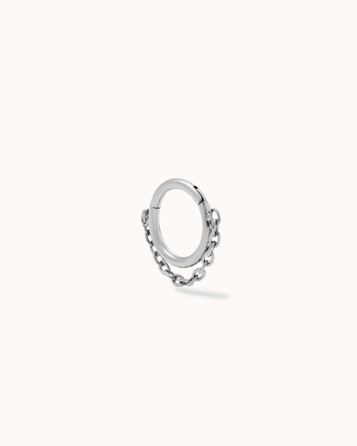 Single Chain Seamless Huggie in Silver