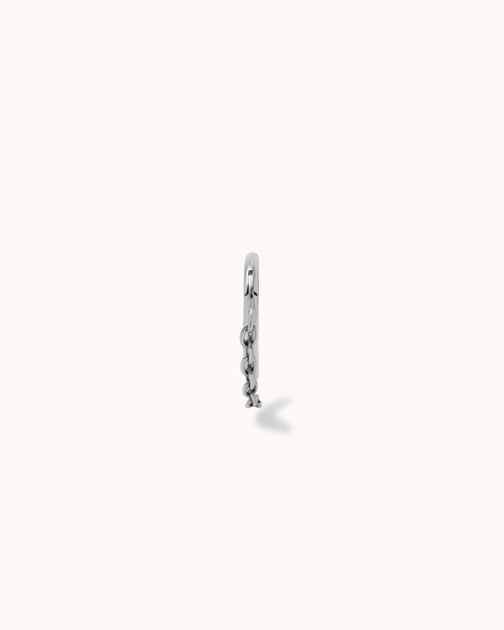 Single Chain Seamless Huggie in Silver
