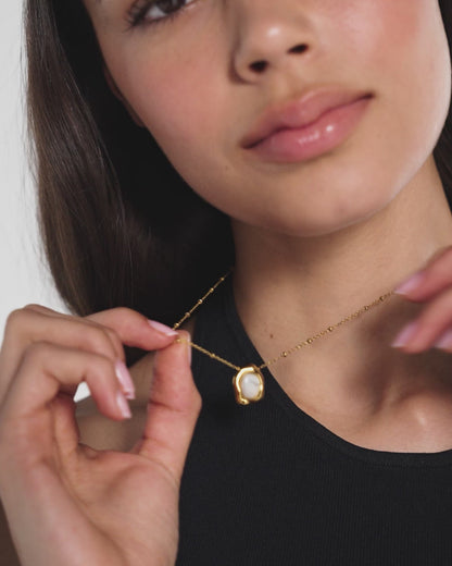 Semi-Precious Circle Pendant Chain Necklace