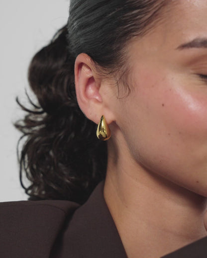 Medium Droplet Studs in Gold